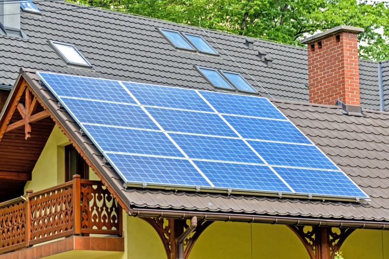 chauffagiste-ST JEANNET-min_solar-panels-1477987